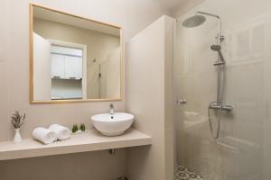 Villa Anthoussa 4beds Family Apartment