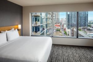 Specialty King Room with Sofa Bed room in Hyatt Place Nashville Downtown