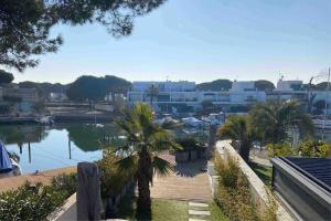 Belle grande marina en duplex avec appontement