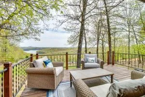 Lake-View Retreat with Fire Pit in Mountain Home! - Bird Springs