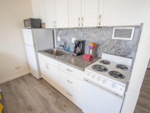 Marine Surf Waikiki 2108 - Parking Included