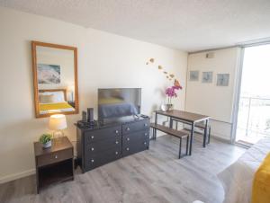 Marine Surf Waikiki 2108 - Parking Included