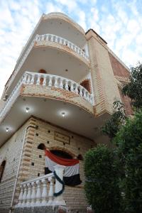 Memnoun house
