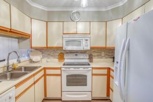 Walk to Beach Myrtle Beach Condo with Pool!