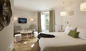 Hotels Hotel des Lices : Chambre Familiale
