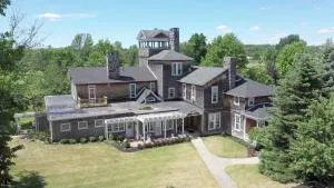 1000 Island Hart House - Westminster Park