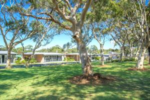 Lakeside Cabins & Holiday Village