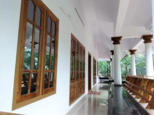 Kizhakkethottam Homestays-River View Villa