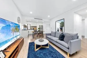 Centre of Newtown 2 Bed Apartment - Sydney