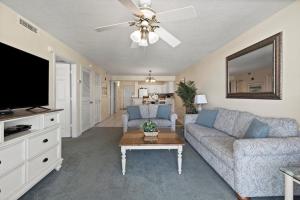 Pelican Beach 0515 by Pelican Beach Management