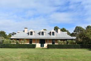 CLAYFIELD HOMESTEAD - rustic country accommodation
