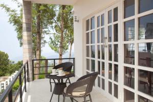 StayVista at Villa Misty Oaks with Breakfast