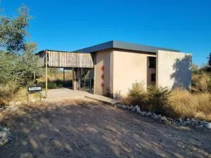 Hackberry House Black Thorn Cottage, Off Grid - Ghanzi