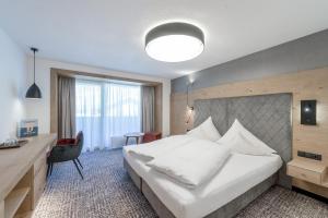 Single Room with Balcony room in Hotel Grauer Bär