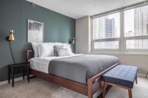 River N 2BR w Gym WD nr Magnificent Mile CHI-160
