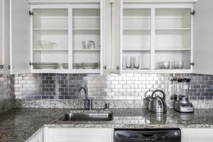 River N 2BR w Gym WD nr Magnificent Mile CHI-160