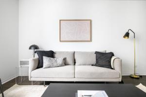 Streeterville 1BR w Gym Pool nr Navy Pier CHI-411