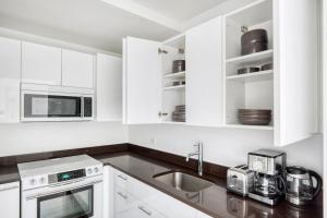 UWS 2BR w Elevator DM Gym nr Central Park NYC-662