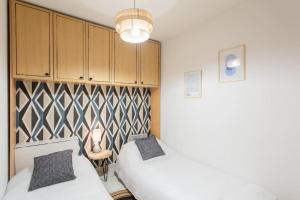 C16 - 2 BDR Rue Antibes 4 min Palais Festivals - AC & Terrace