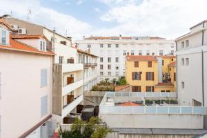 C16 - 2 BDR Rue Antibes 4 min Palais Festivals - AC & Terrace