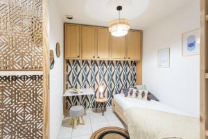 C16 - 2 BDR Rue Antibes 4 min Palais Festivals - AC & Terrace