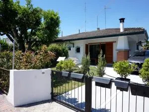 Beachside villa with private garden - Caorle