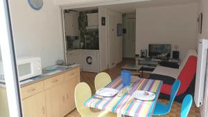 Lara 6 - Grand T2 Terrasse Loggia - WC indép - Parking - Quartier calme entre centre-port et île des Loisirs plage Richelieu