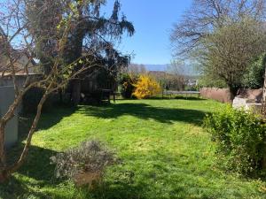 Maison de village entre lac et montagnes