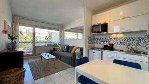 Ideal vacation apartment in Juan-les-Pins, with a pool and 5 minutes from the beach