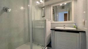 Ideal vacation apartment in Juan-les-Pins, with a pool and 5 minutes from the beach