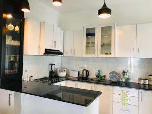 Furnished homelike apartment at Mount Clifford Range,Homagama - 4-stjerners hoteller i Homagama