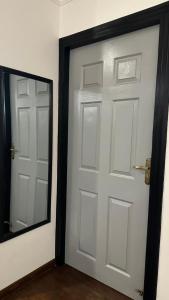 Apartment 6D, Retreat