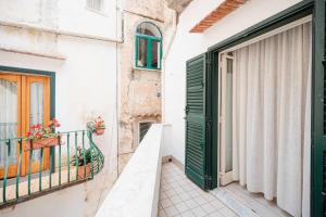 White Amalfi Centro Storico by ItalianHost