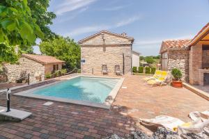 Authentic Istran House Peteh with Pool in heart of Istria