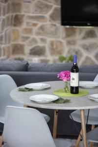 Green View Studios & Apartments