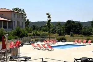Le soleil d Eugènie appartement dans résidence avec Piscine commune près de Carcassonne - Puicheric