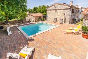 Authentic Istran House Peteh with Pool in heart of Istria