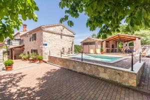 Authentic Istran House Peteh with Pool in heart of Istria