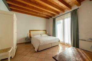 Superior Studio with Balcony and Lake View room in Residence Ca Del Lago