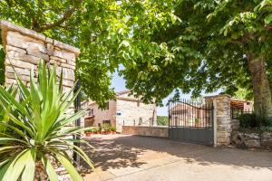 Authentic Istran House Peteh with Pool in heart of Istria 