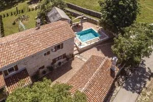 Authentic Istran House Peteh with Pool in heart of Istria - Pifari