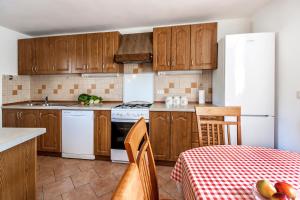 Authentic Istran House Peteh with Pool in heart of Istria