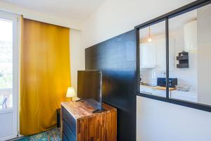 Appartements #4 Toulon CENTRE, BALCON, VUE SUR CORNICHE, LUMINEUX, AU CALME, STATIONNEMENT FACILE & GRATUIT : photos des chambres