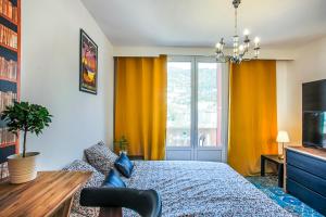 Appartements #4 Toulon CENTRE, BALCON, VUE SUR CORNICHE, LUMINEUX, AU CALME, STATIONNEMENT FACILE & GRATUIT : photos des chambres