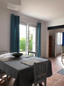 Maisons de vacances Gabae, Gite 3 personnes, jardin et piscine : Maison 1 Chambre