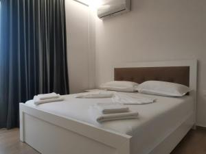 Hola Rooms