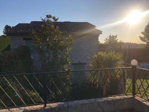 Villas Discover a luxurious villa with a stunning pool and a lush garden , the ultimate escape for rest and relaxation : photos des chambres