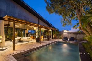 Modern Luxury Villa with Scenic Green Field View