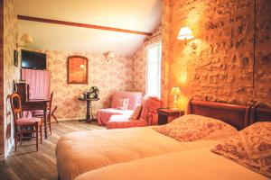 Hotels Logis Auberge le centre poitou : photos des chambres