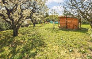 Maisons de vacances Stunning Home In Mirabel-aux-baronnies With Outdoor Swimming Pool, Wifi And Private Swimming Pool : photos des chambres